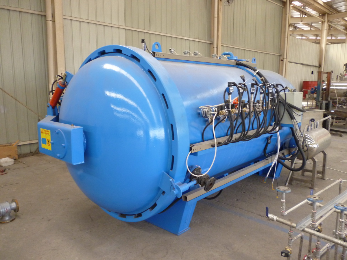 眾泰同澤蒸汽硫化罐,汽車膠管硫化罐,膠管硫化罐,膠輥硫化罐,硫化罐生產(chǎn)廠家