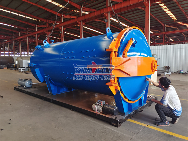 <b>玻璃纖維材料復(fù)合熱壓罐</b>